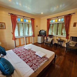Samsen Sam Place